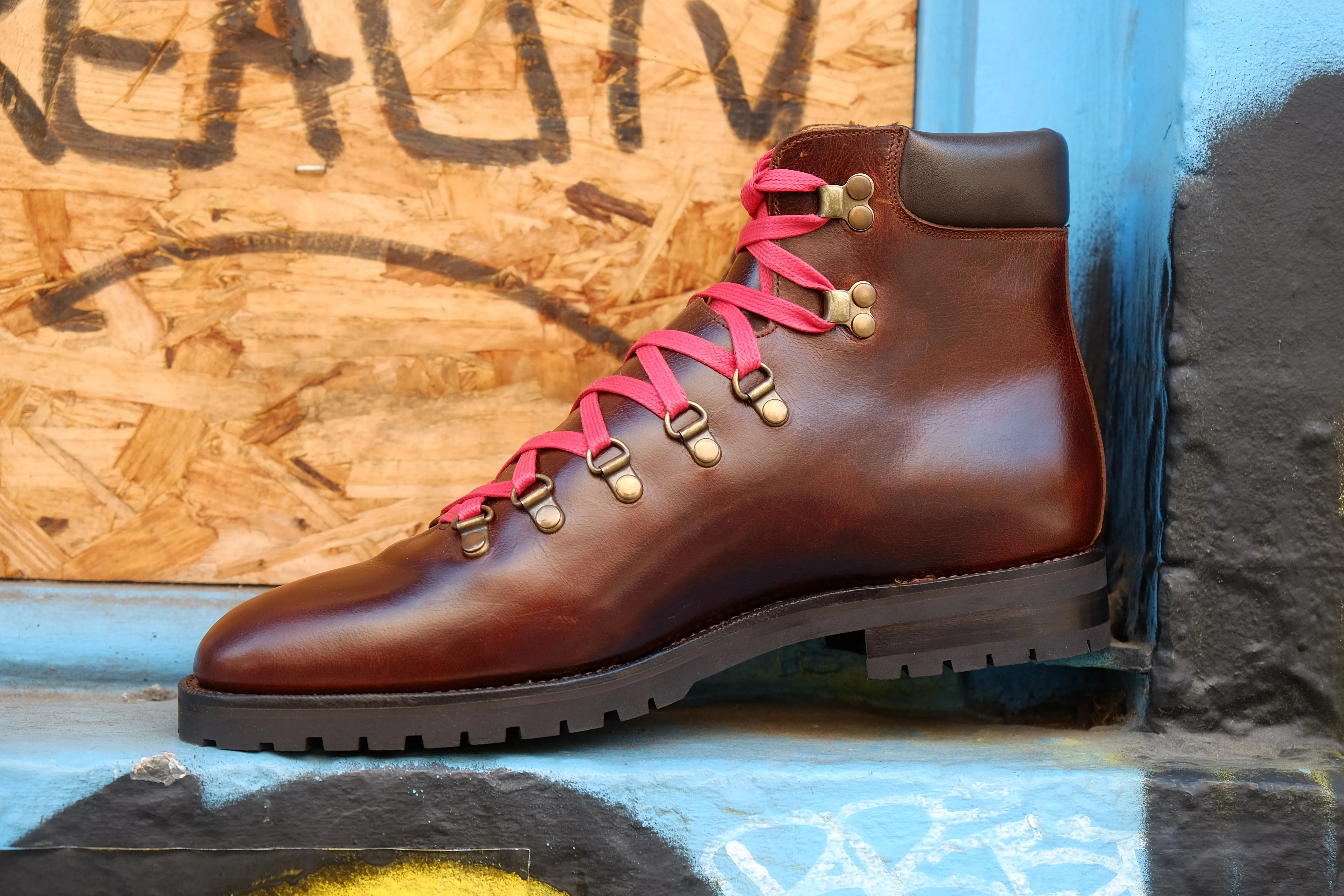 Snoqualmie - Rugged Brown Commando